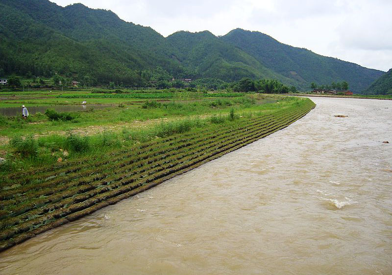 昆明生態(tài)袋河道綠化